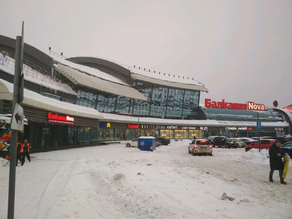 Два автомата кофе в торговом центре